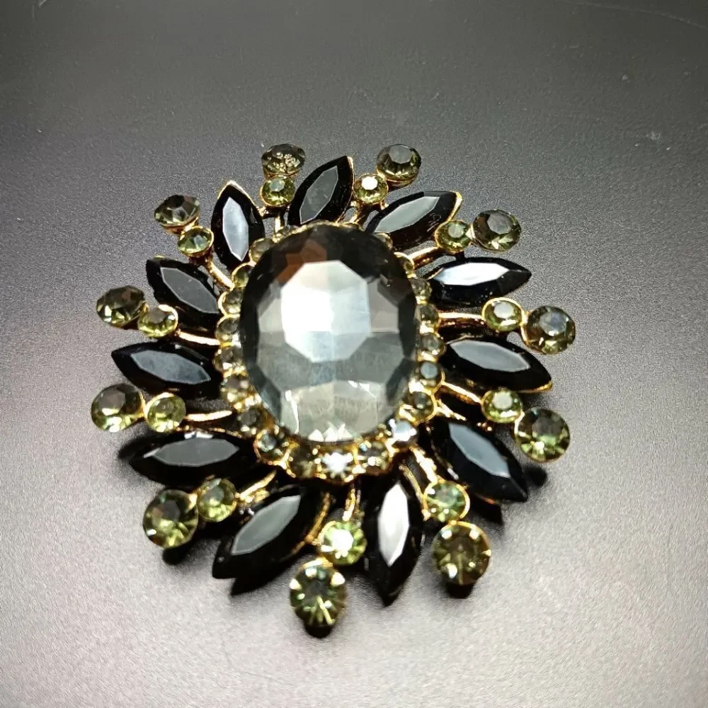 New 3‎ Ways To Wear Black Rhinestone Goldtone Brooch.